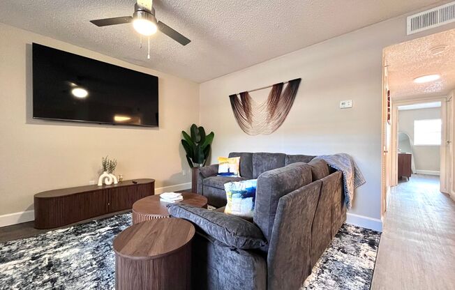 2 beds, 2 baths, 1,000 sqft, $1,999, Unit 207