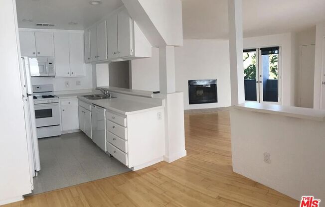 3 beds, 2 baths, 1,328 sqft, $4,700, Unit 2