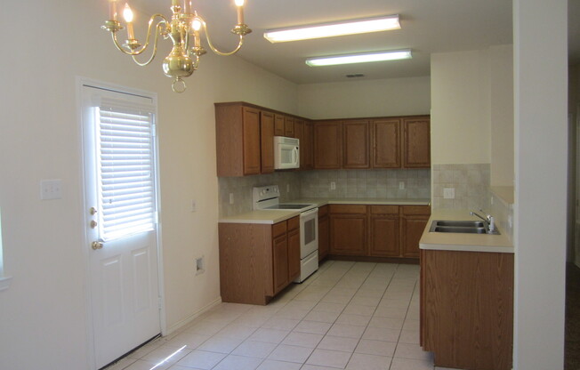 3 beds, 2 baths, $1,999