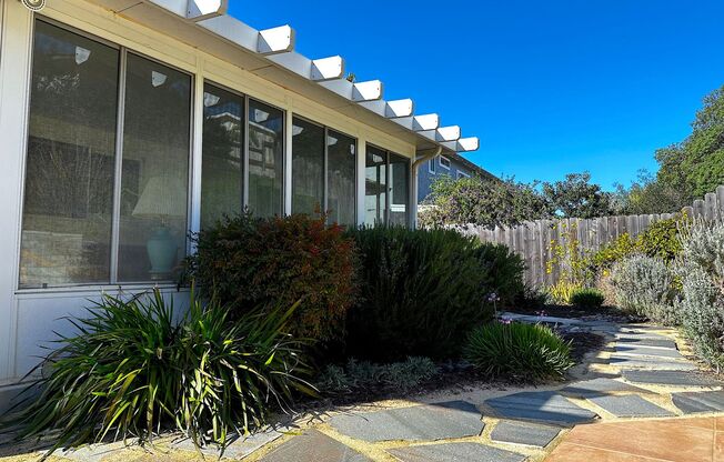3/2 house in North Clairemont! 2 car garage, W/D  included, enclosed patio, back deck!