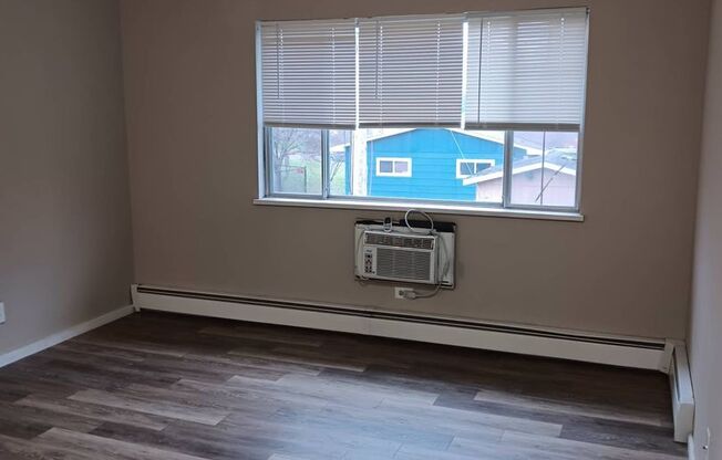 1 bed, 1 bath, 500 sqft, $650, Unit 209