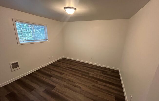 2 beds, 1 bath, $1,095, Unit Unit 2