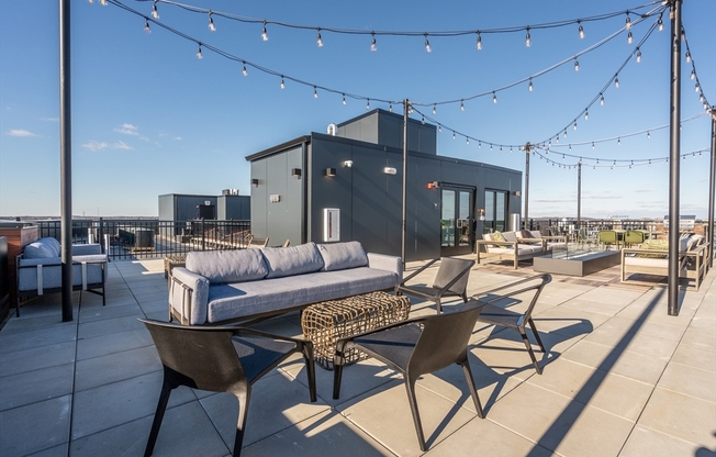 Studio, 1 bath, 440 sqft, $2,300, Unit 309