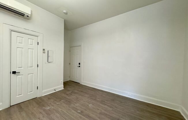 Studio, 1 bath, $800, Unit 838-2B