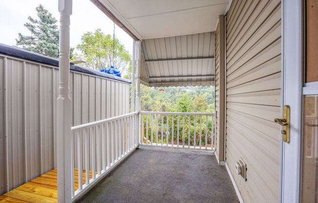 Comfort Meets Style: 3-Bedroom Home with Spacious Backyard in Pittsburgh