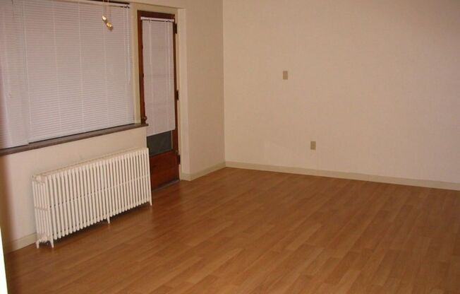 2 beds, 1 bath, 800 sqft, $1,960, Unit 6230 Fifth Ave. #223E