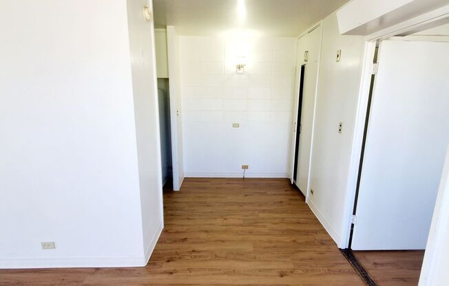 Large One Bedroom- 1749 Fern Street #4