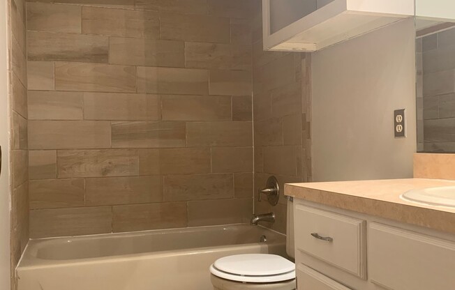 Westside Duplex for Lease near Sooner Mall!!!