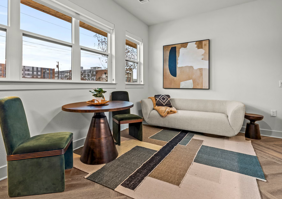 239 W 9 ST