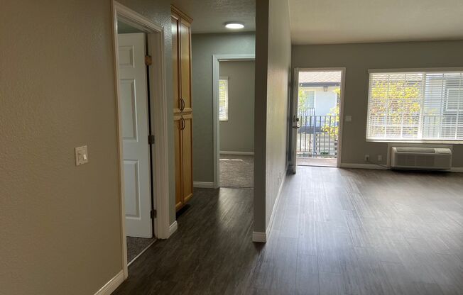 2 beds, 1 bath, 920 sqft, $2,670, Unit L11