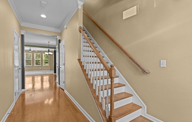 Gorgeous 3 Bedroom Townhome w/ Premium Finishes & Amenities - Pet Friendly!