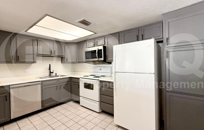 3 beds, 3 baths, 1,391 sqft, $1,899, Unit 1084