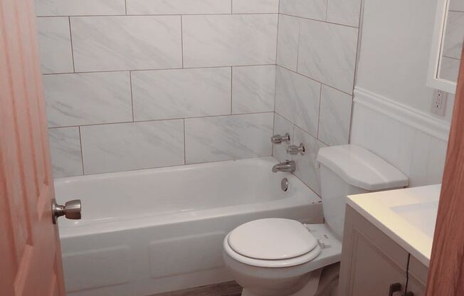 2 beds, 1 bath, 907 sqft, $1,395, Unit 3943102