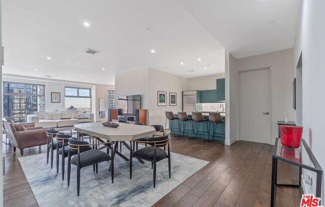 3 beds, 3 baths, 2,123 sqft, $6,000, Unit 1910