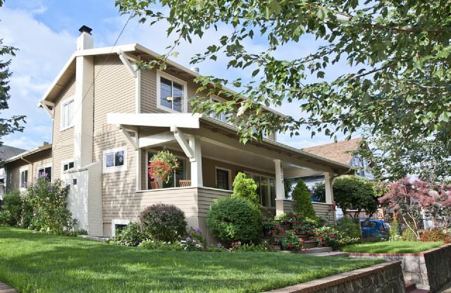 Remodeled Portland 3 Bd/2 Bth Craftsman Home.