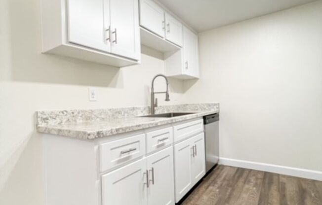 3 beds, 2 baths, 1,211 sqft, $2,090, Unit 1690-121