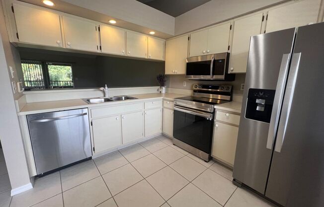 2 beds, 2 baths, $1,595, Unit Unit 408