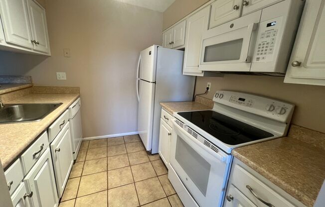 2 beds, 2 baths, $2,000, Unit (#3C)