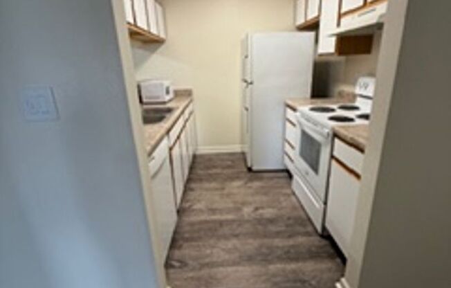 3 beds, 2 baths, 1,360 sqft, $1,489, Unit 31