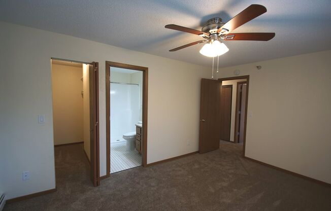 2 beds, 2 baths, 915 sqft, $1,695, Unit 204