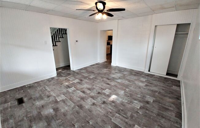 Top Notch Huge Stand Alone House - Quartz - Stainless - HUGE BEDROOMS - Off-Street Parking - Laundry - A/C