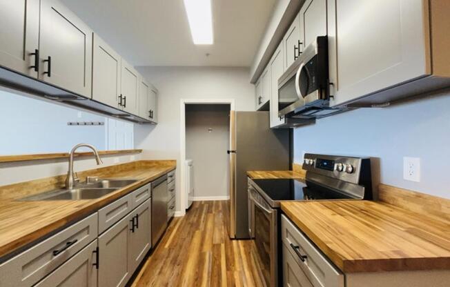 2 beds, 2 baths, 1,121 sqft, $2,250