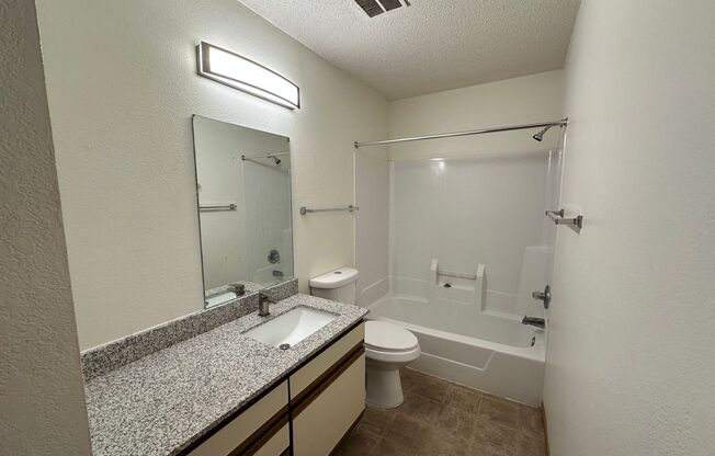 2 beds, 1 bath, 974 sqft, $1,500, Unit 70-204