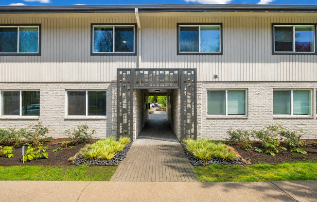 1 bed, 1 bath, 560 sqft, $1,525, Unit 62-12