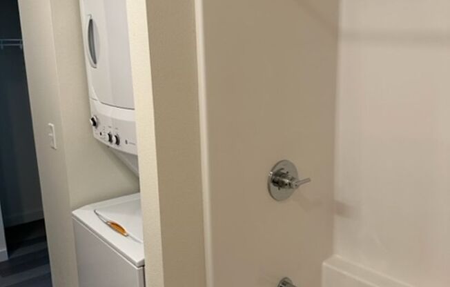 Studio, 1 bath, 432 sqft, $1,295, Unit 202