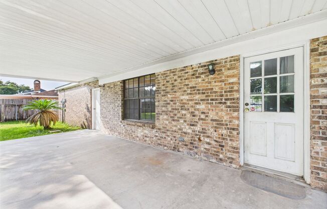 4 bed / 2 bath Nestled in the vibrant heart Lafayette, Louisiana