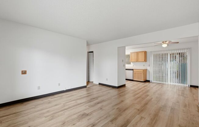 3 beds, 1 bath, 886 sqft, $1,575, Unit 16
