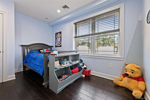 2063 NARRAGANSETT AVE