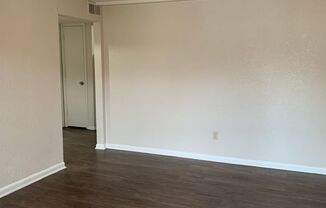 2 beds, 1 bath, 700 sqft, $865, Unit 9022
