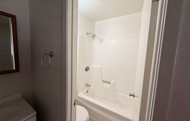 1 bed, 1 bath, 570 sqft, $899, Unit 16621-34