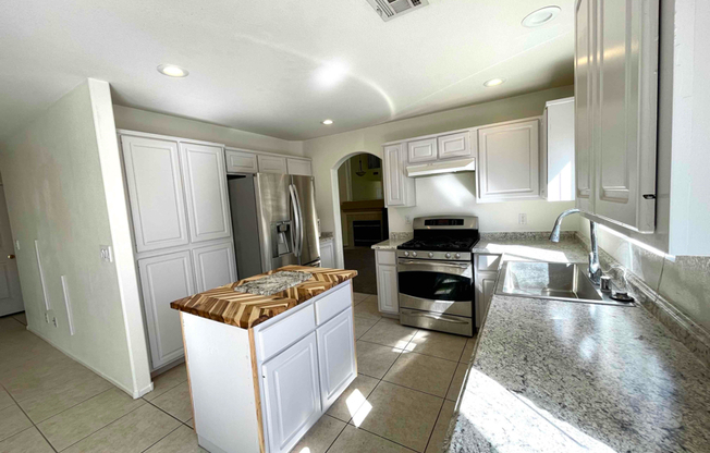 250 CAMELBACK RDG AVE