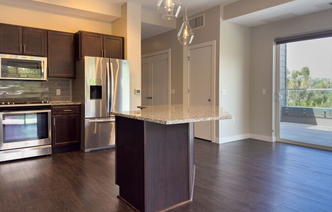 2 beds, 2.5 baths, 1,575 sqft, $3,250