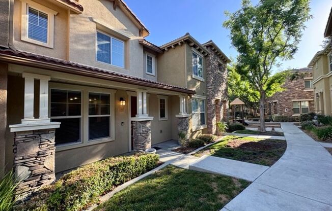 Beautiful Canyon Hills 2 Bedroom Condo for Lease!