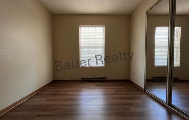 2 beds, 1 bath, 720 sqft, $800, Unit 721