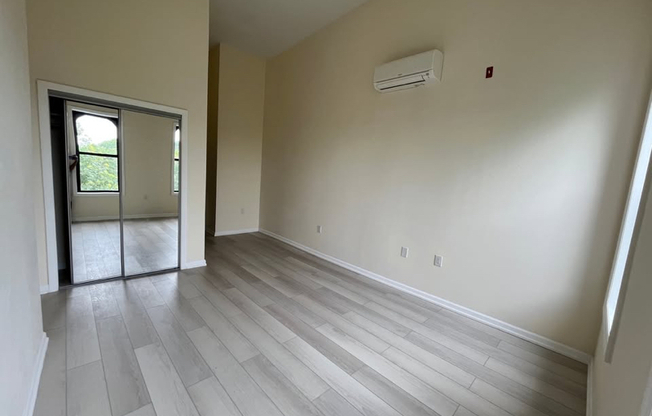 698 HANCOCK ST