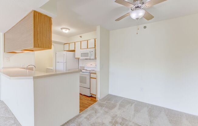 1 bed, 1 bath, 636 sqft, $1,600, Unit 15-306