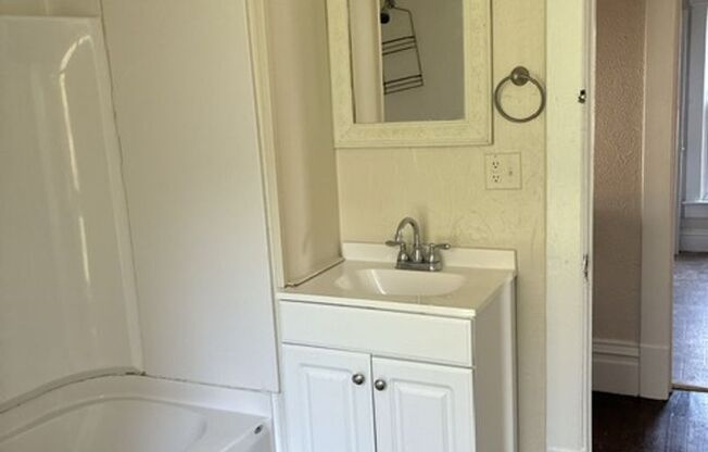 3 beds, 2.5 baths, 1,700 sqft, $1,650, Unit 1