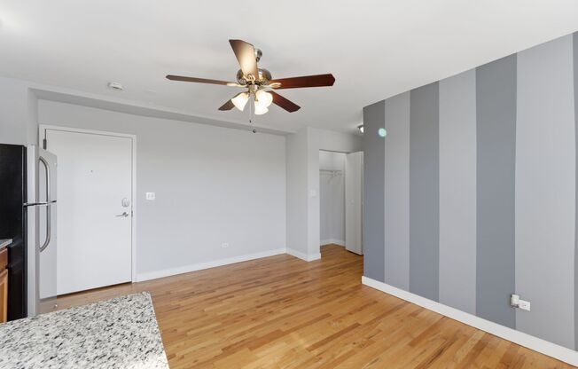 Studio, 1 bath, 250 sqft, $1,275, Unit 7450-76