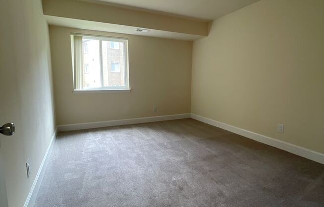1 bed, 1 bath, 745 sqft, $1,750, Unit 14215 #203