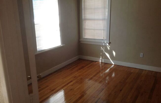 Pre Leasing 3 Bedroom Home