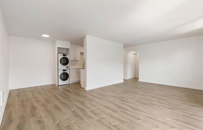 2 beds, 1 bath, 986 sqft, $2,700, Unit 301