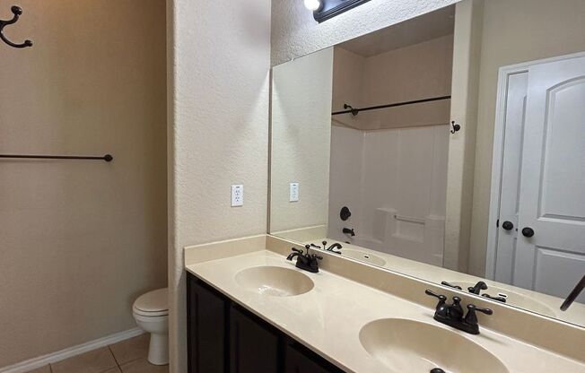 3 beds, 2 baths, $1,440