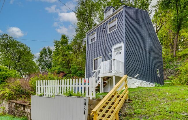 2 Bedroom 1 Bathroom Single Family Home w/finished attic ! (Perry South Neighborhood)