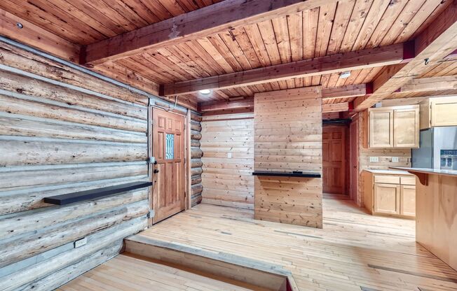 Stunning 3-Bedroom Log Cabin Home in Carnation!!