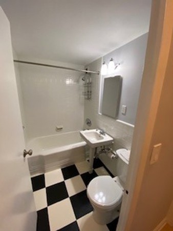 Studio, 1 bath, 570 sqft, $2,500, Unit 127