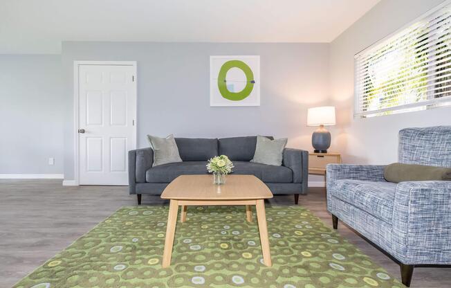 2 beds, 1 bath, 840 sqft, $1,650